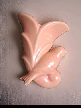 Vintage Shawnee Pottery Bird Wall Pocket Planter Peach